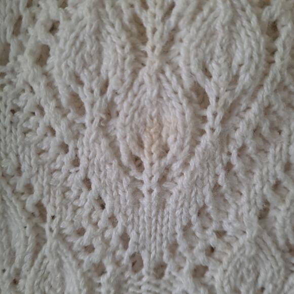 US Sweaters Ivory Leaf Design Scallop Crew Neck S/S Sweater -L - Picture 11 of 12